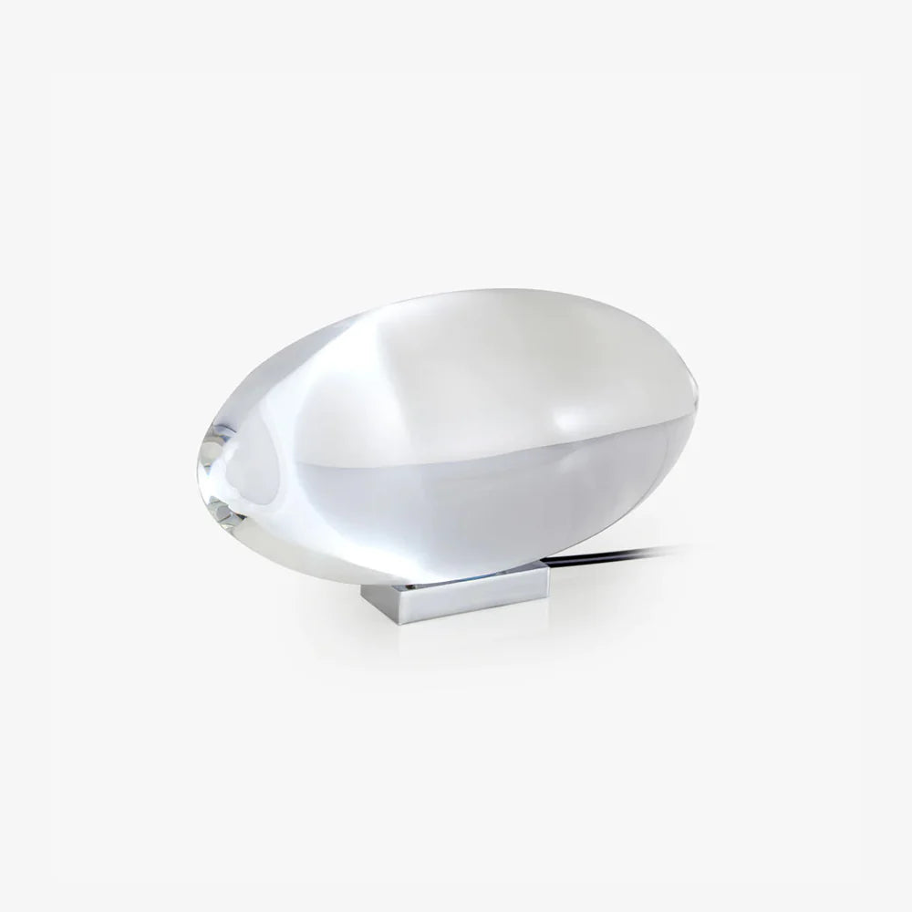 Modern desk light: bullet form meets creative projection for stylish illumination.