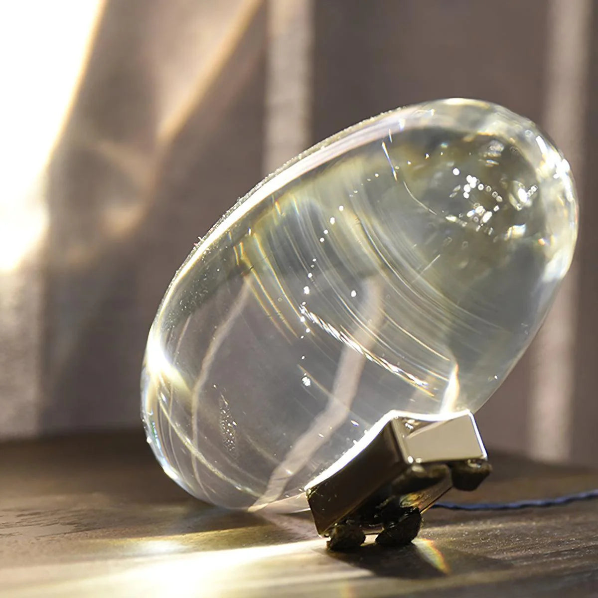 Innovative lamp: bullet structure offers creative projection for work areas.