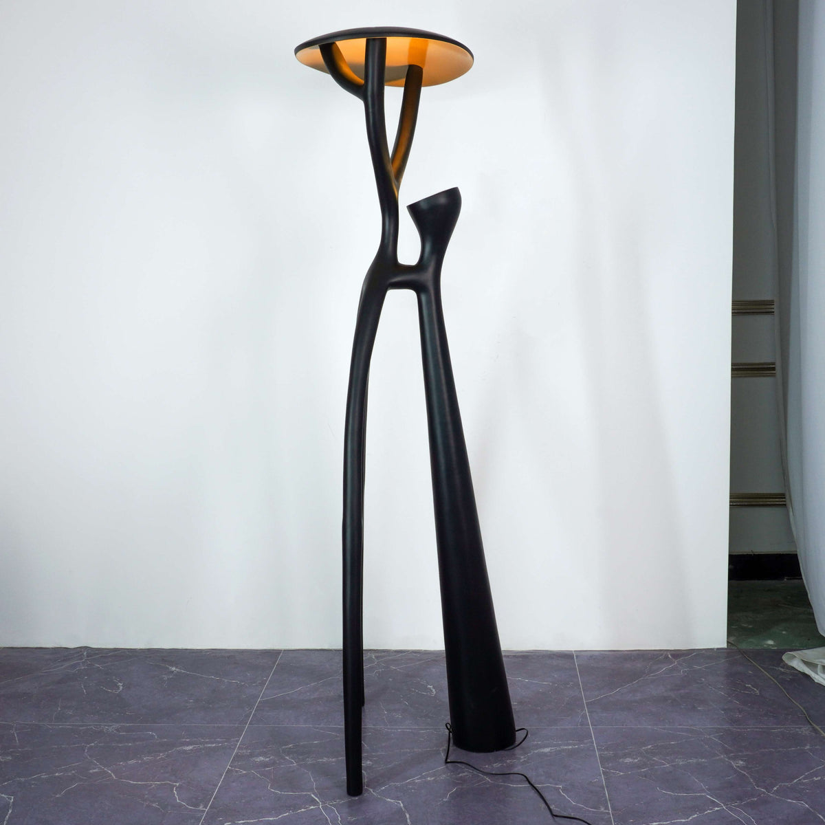 Creative Floor Lamp: Black branch structure offers stylish illumination for bedrooms.