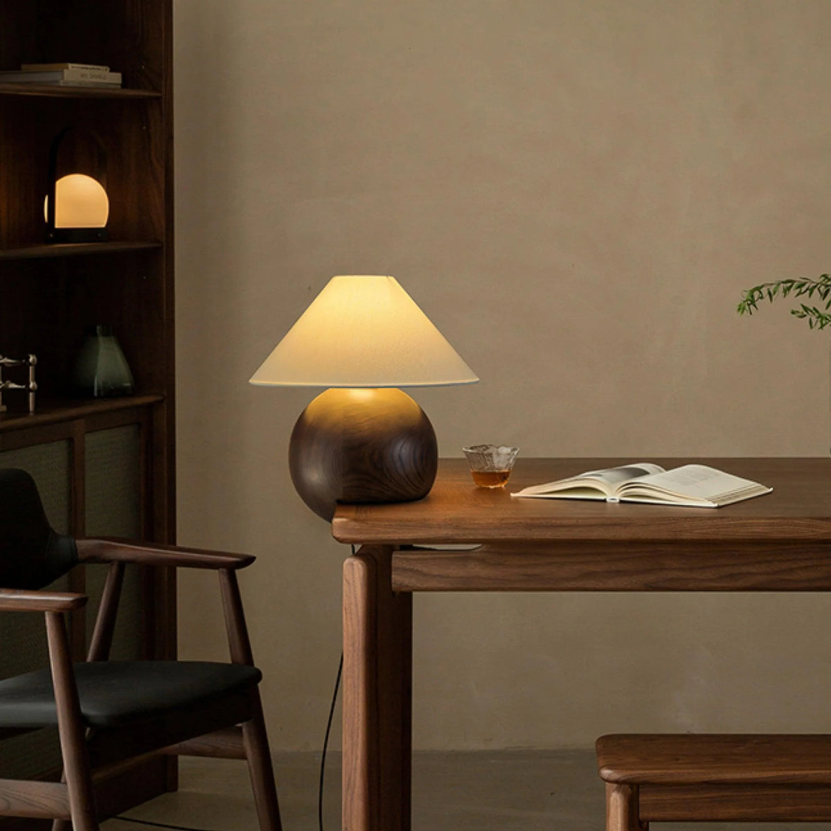 Corner Log Table Lamp 10