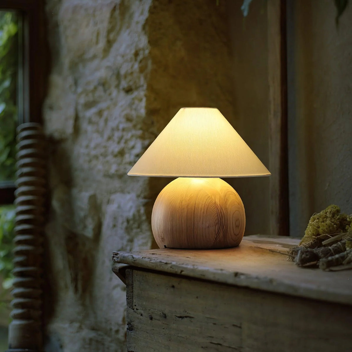 Corner Log Table Lamp 15