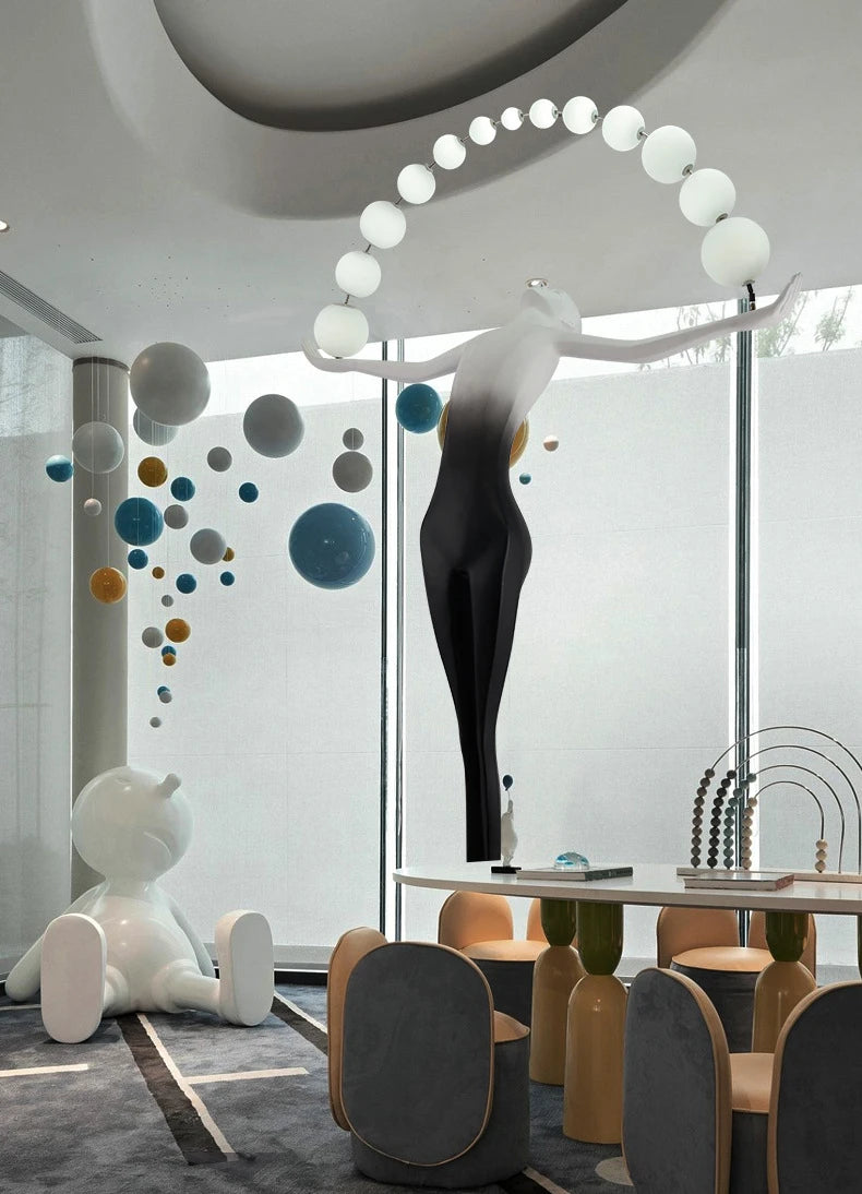 The resin sculpture floor lamp has become a unique decoration in the entrepreneurial studio.