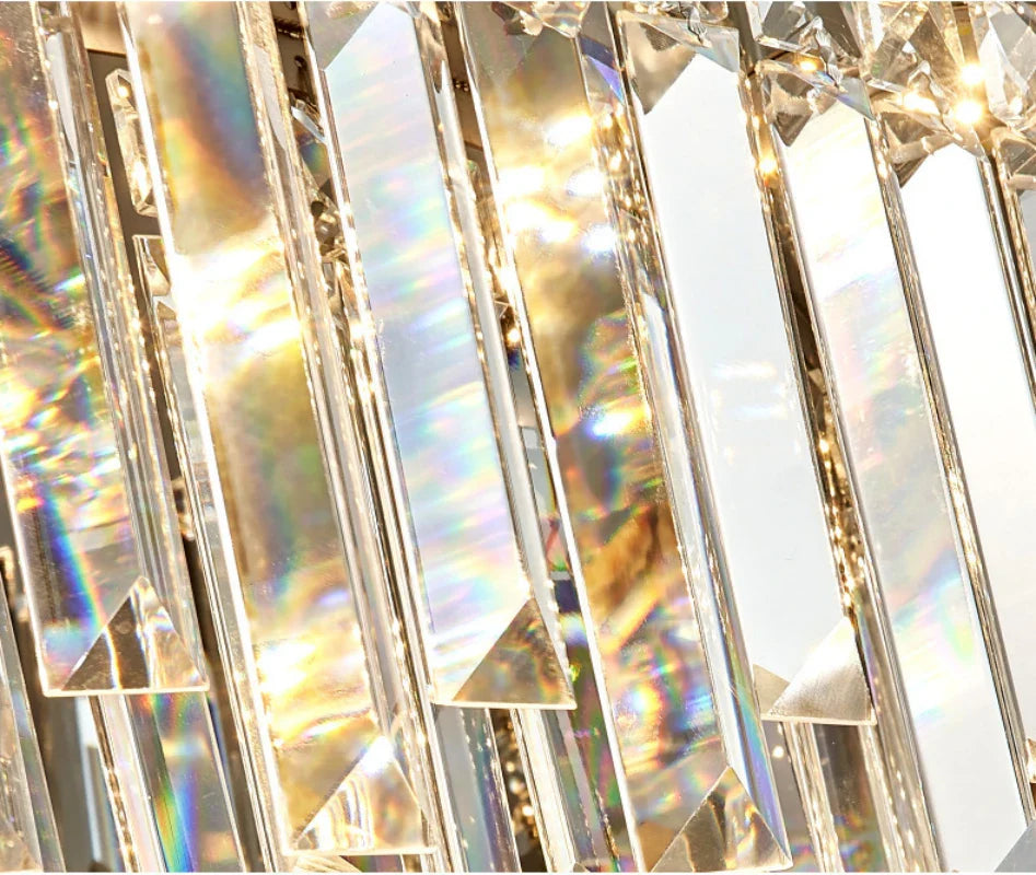 Detail of the crystal strip of the crystal ceiling lamp