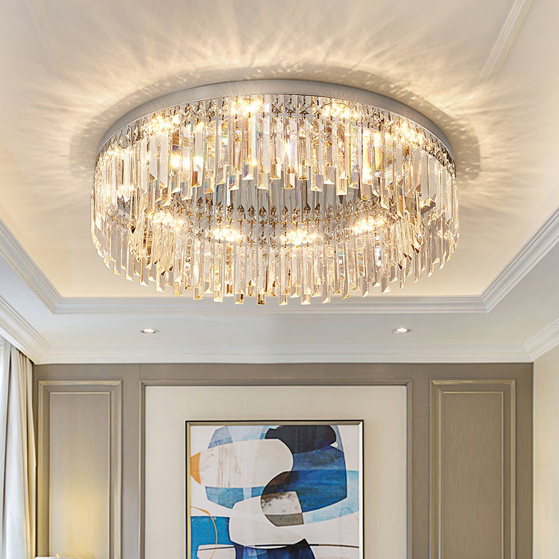Looking up, the layers of crystal pendants on the living room ceiling shine brightly under the light.