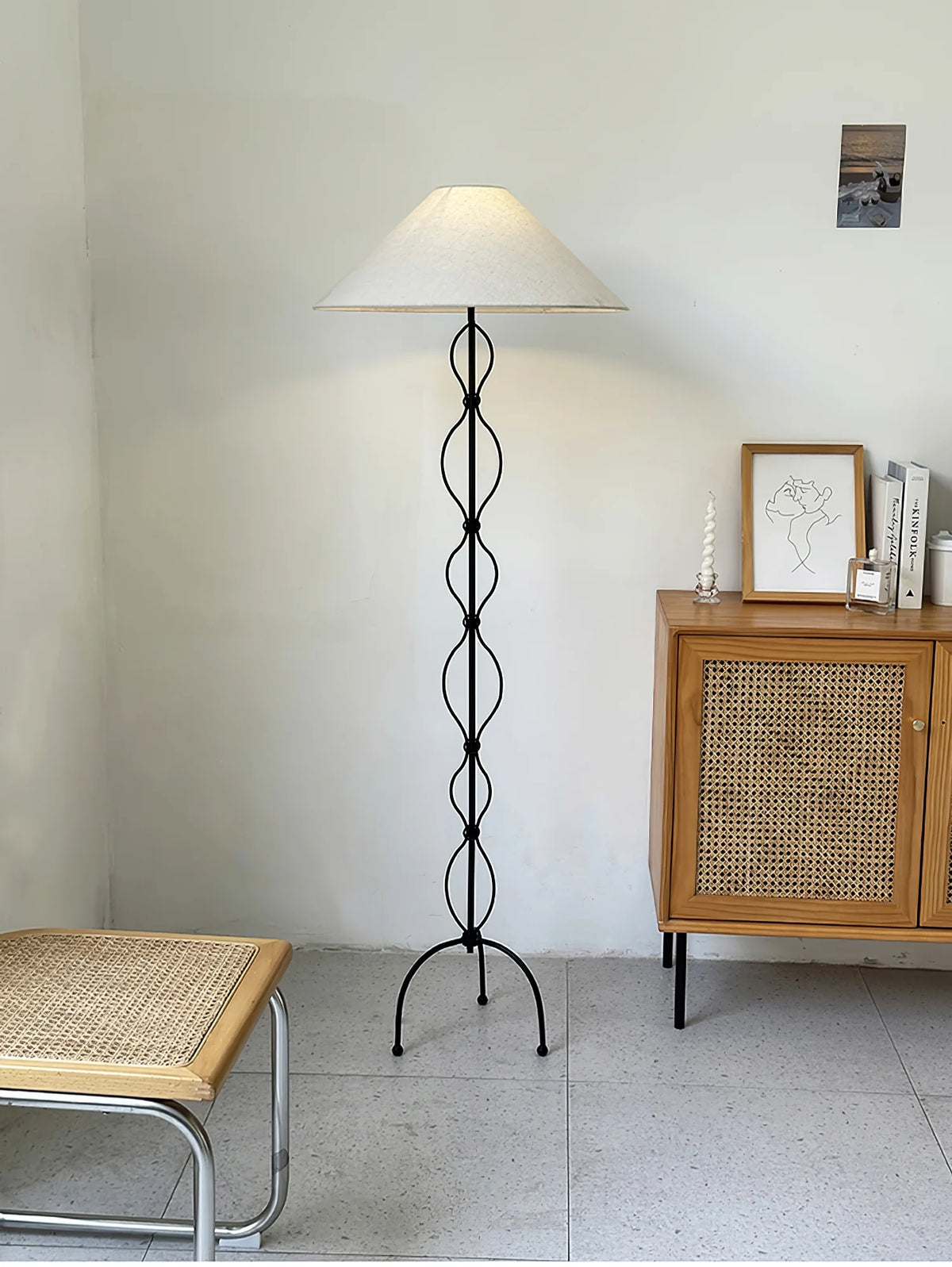 Minimalist_Iron_Twist_Floor_Lamp_4