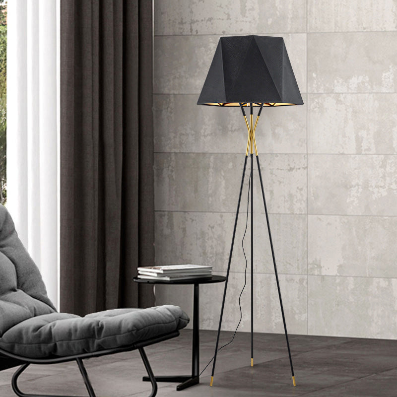 Minimalist_Triangular_Floor_Lamp_3