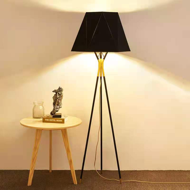 Minimalist_Triangular_Floor_Lamp_6