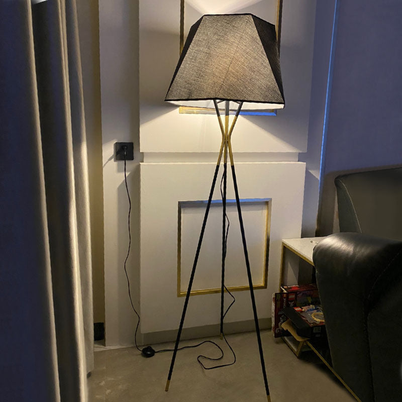Minimalist_Triangular_Floor_Lamp_7