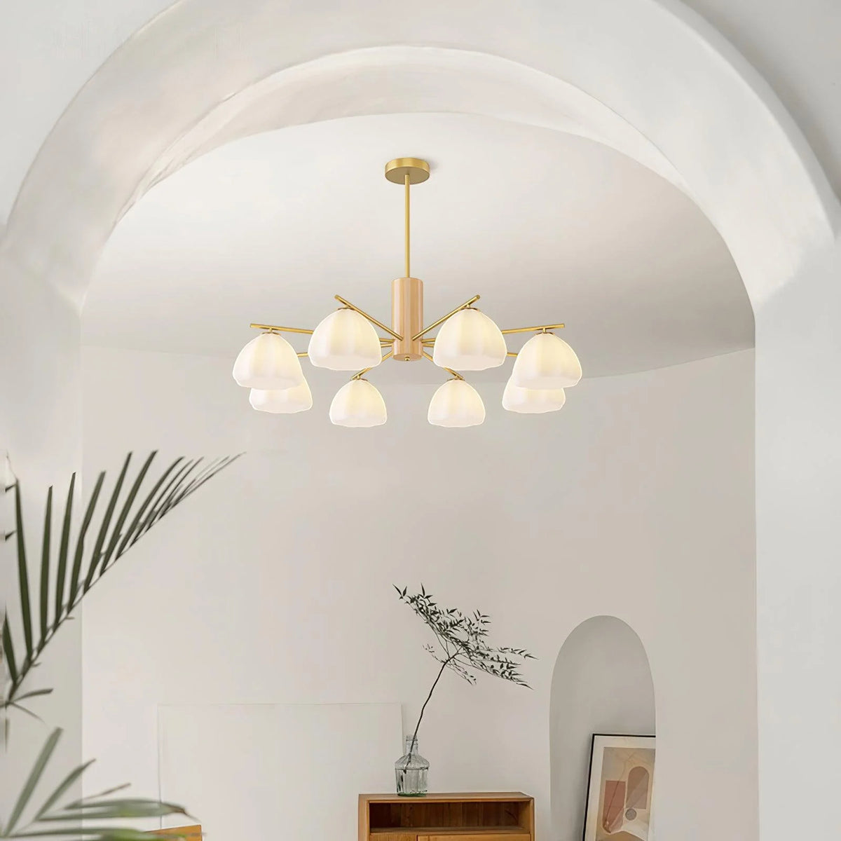 This chandelier blends modern pastoral style: white floral lampshades paired with golden elements create a cozy, inviting ambiance.