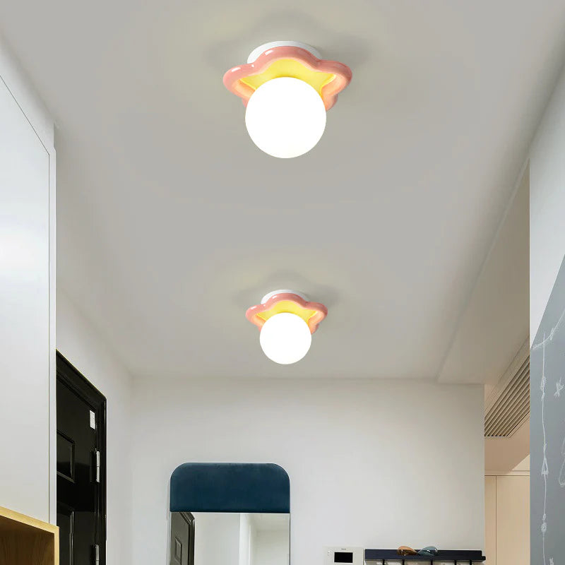 This ceiling light showcases a delightful star design in pink and yellow, effortlessly enhancing kids’ spaces with playful charm.