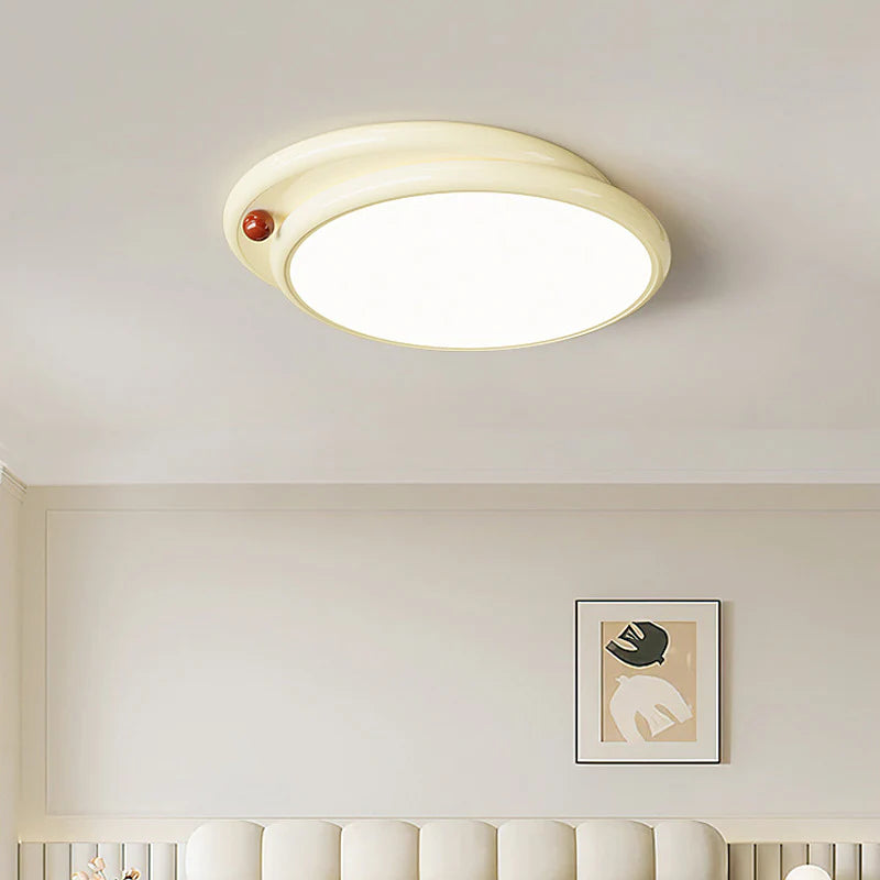 Showcasing delicate cream shades, this Nordic-inspired ceiling lamp combines refined craftsmanship with soothing lighting, perfect for enhancing home decor.
