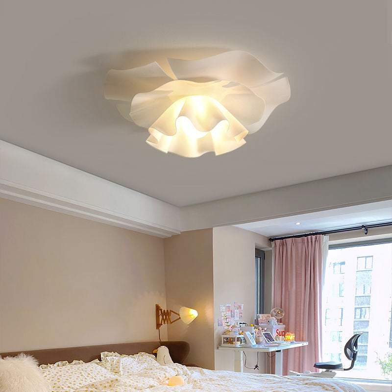 Acrylic lamps illuminate the entire bedroom like blooming flowers.