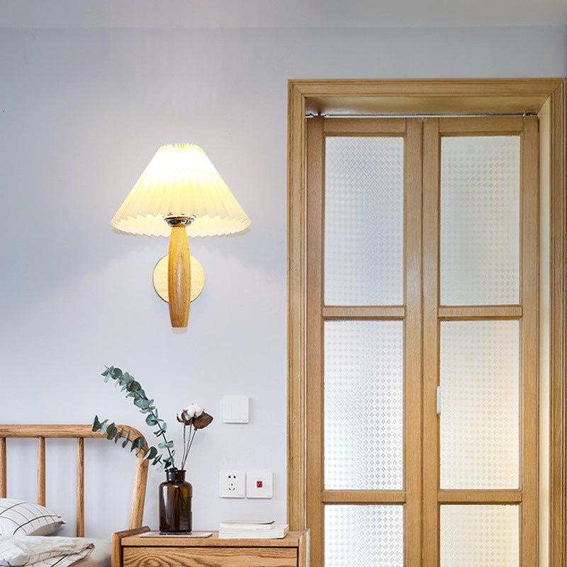 Oak_Pleated_Wall_Light_6