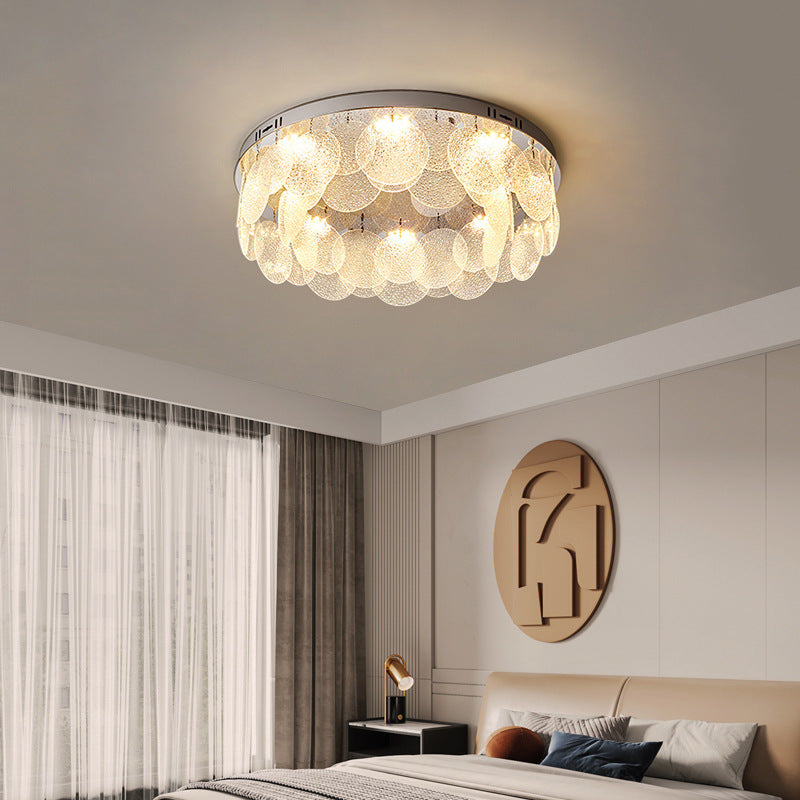 The Round Shell Ceiling Light creates a romantic, warm and light-dappled atmosphere in the bedroom.
