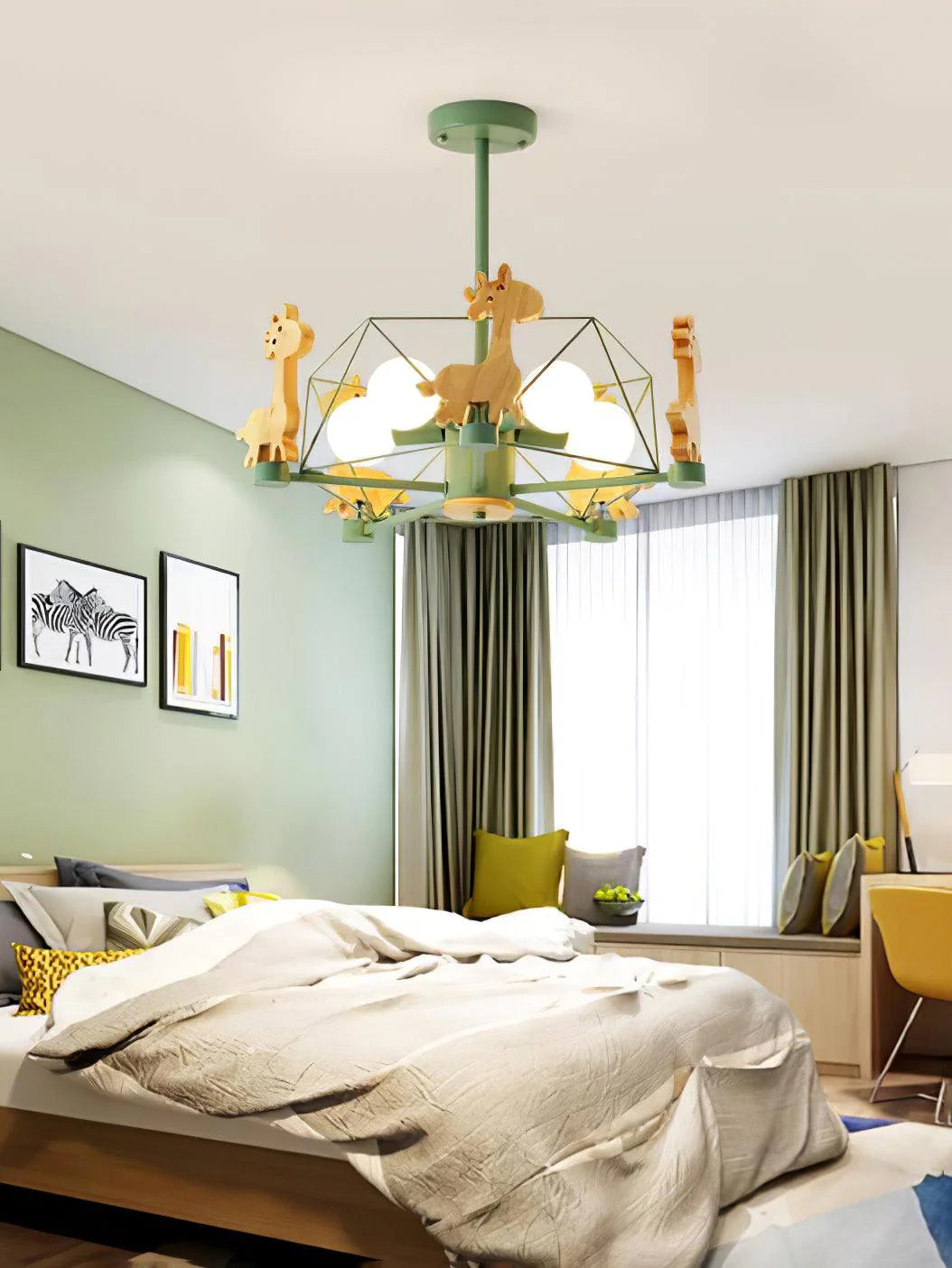Playful chandelier: carousel design + wooden animals, perfect for children’s spaces.