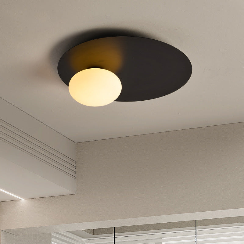 The black style Simple Oval Ceiling Light fully displays the toughness and atmosphere of the industrial style.