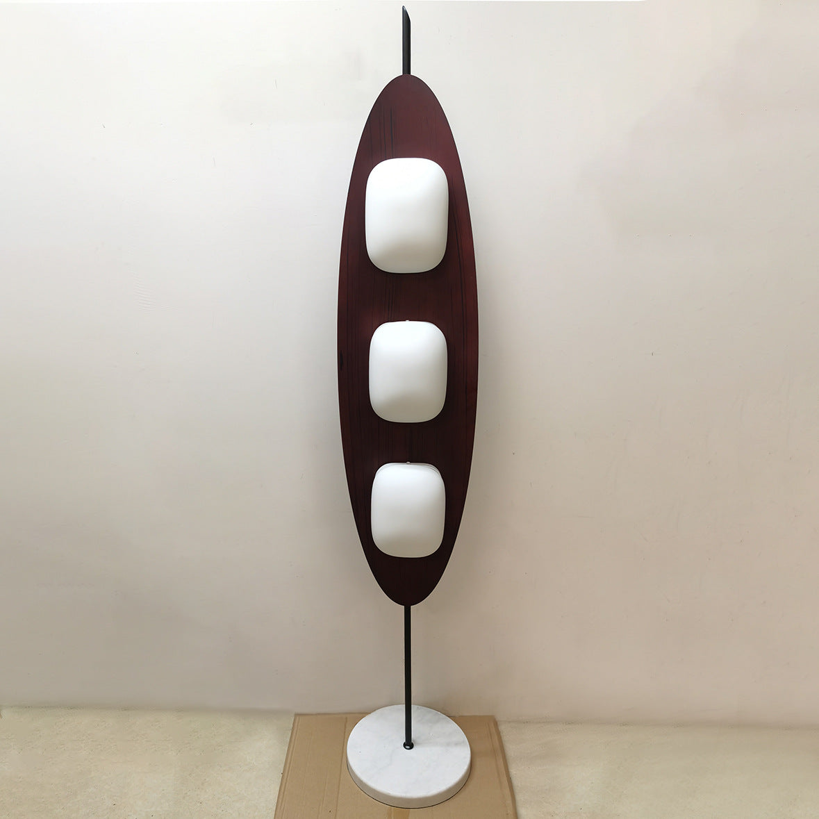 Trendy surfboard floor lamp: ideal focal point for home decor.