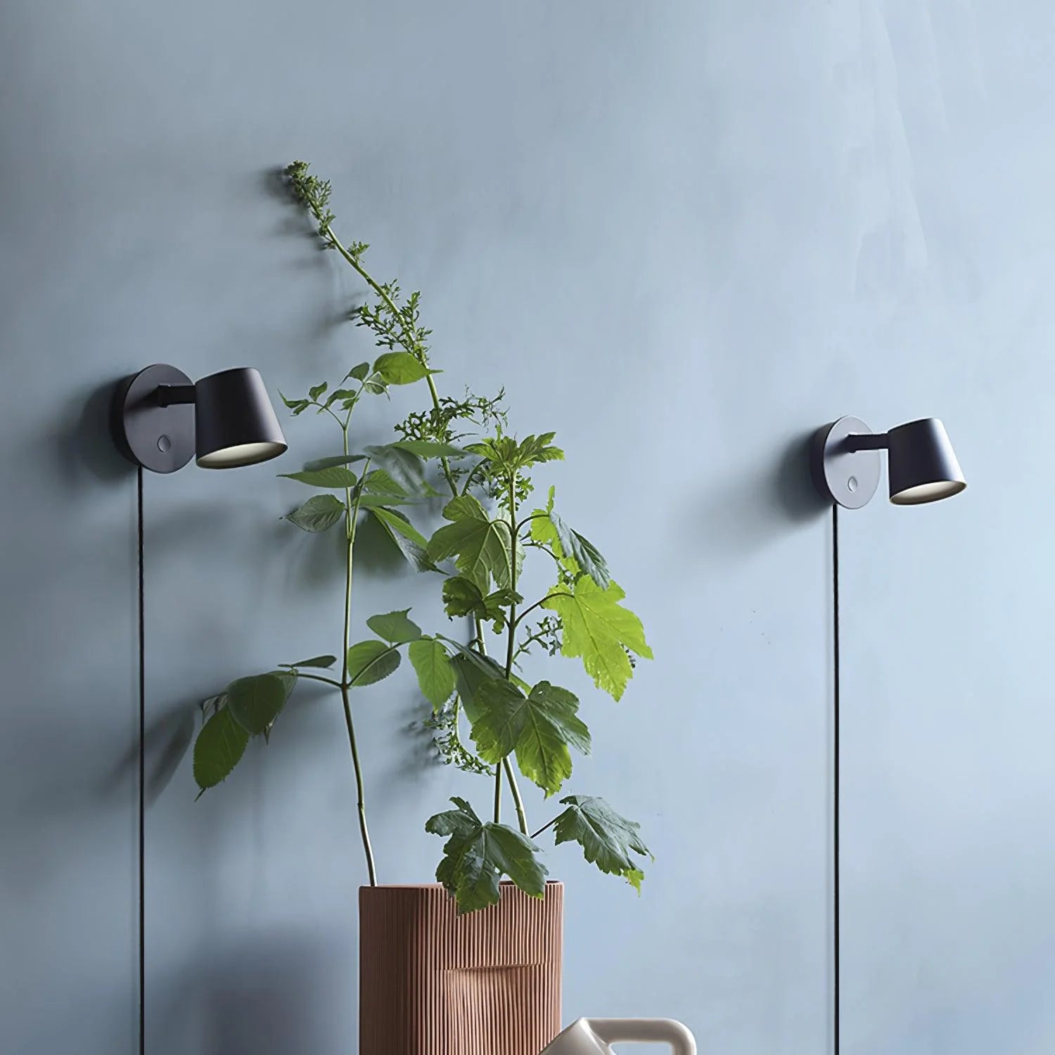 Tip_Plug-In_Wall_Lamp_2