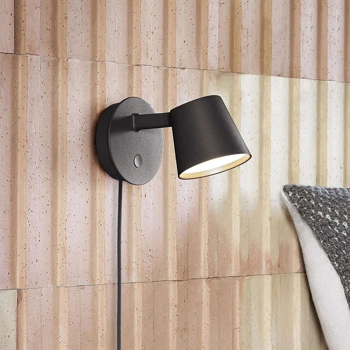 Tip_Plug-In_Wall_Lamp_3