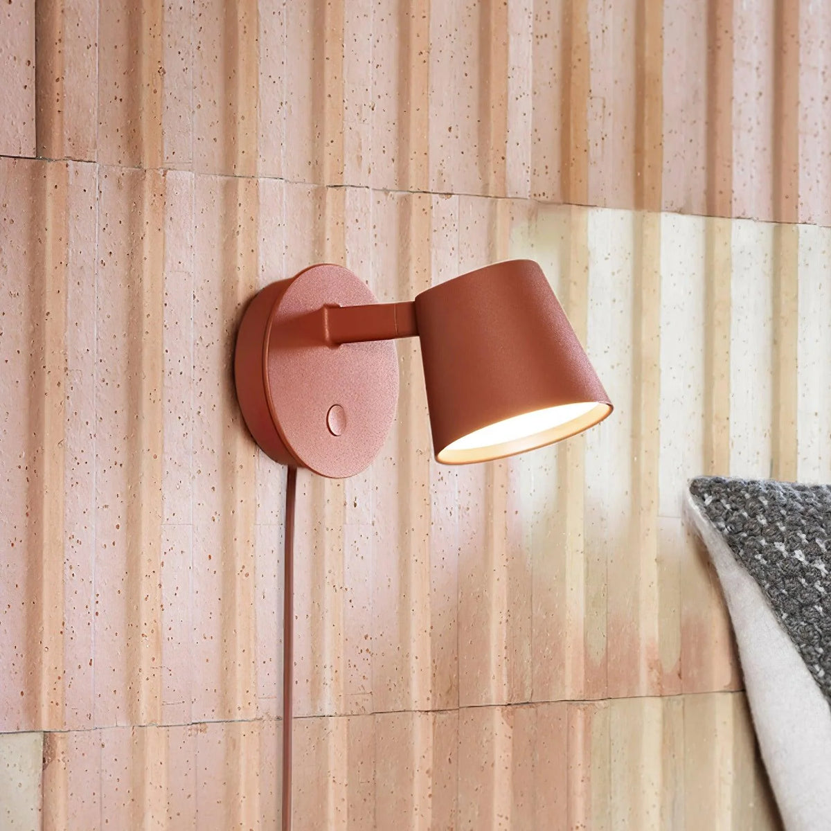 Tip_Plug-In_Wall_Lamp_4