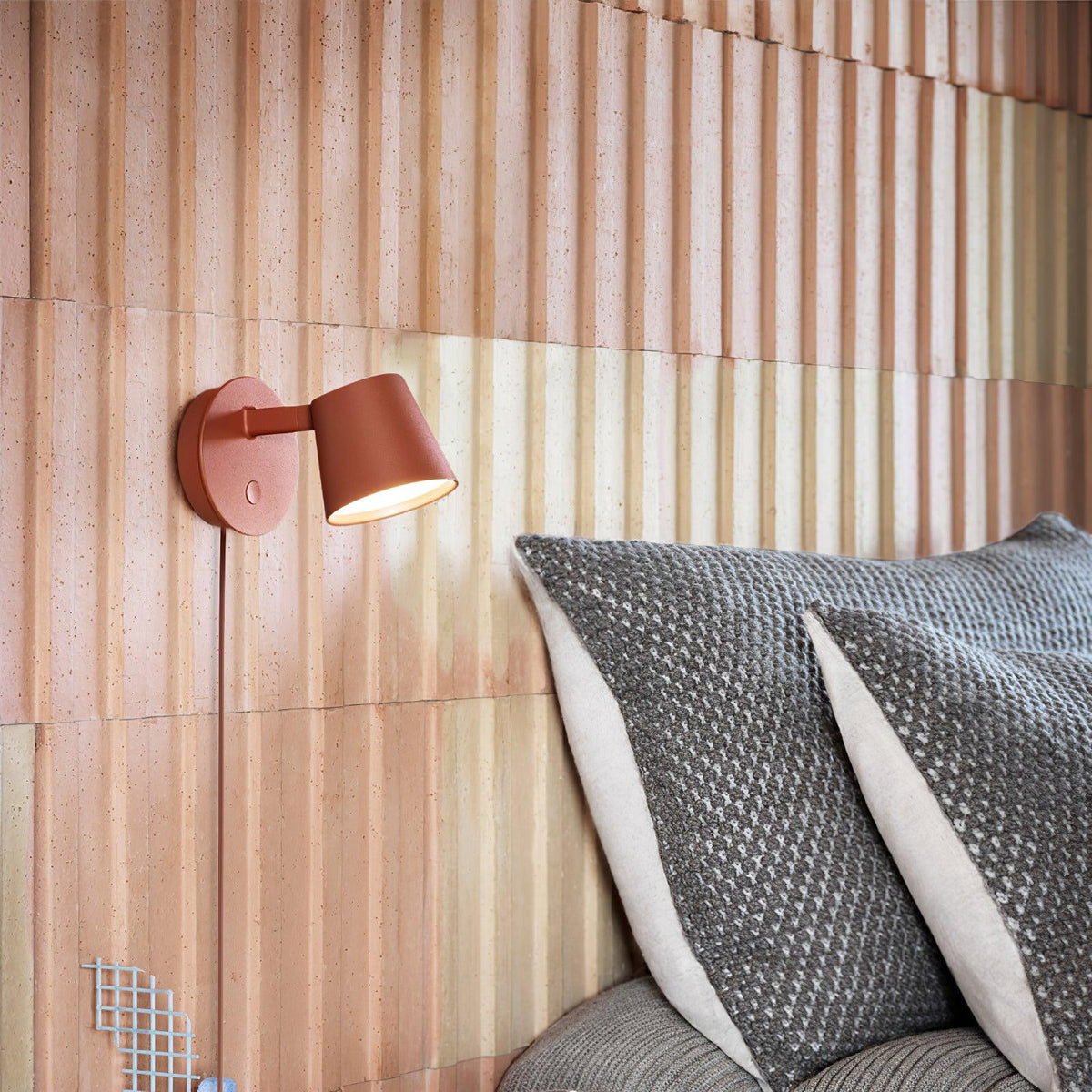 Tip_Plug-In_Wall_Lamp_6