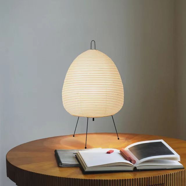 Embracing Elegance and Tradition: The Akari 1A Table Lamp by Isamu Noguchi