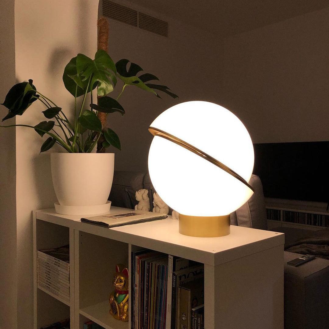 Crescent Table Lamp: The Perfect Blend of Modern Design and Functionality