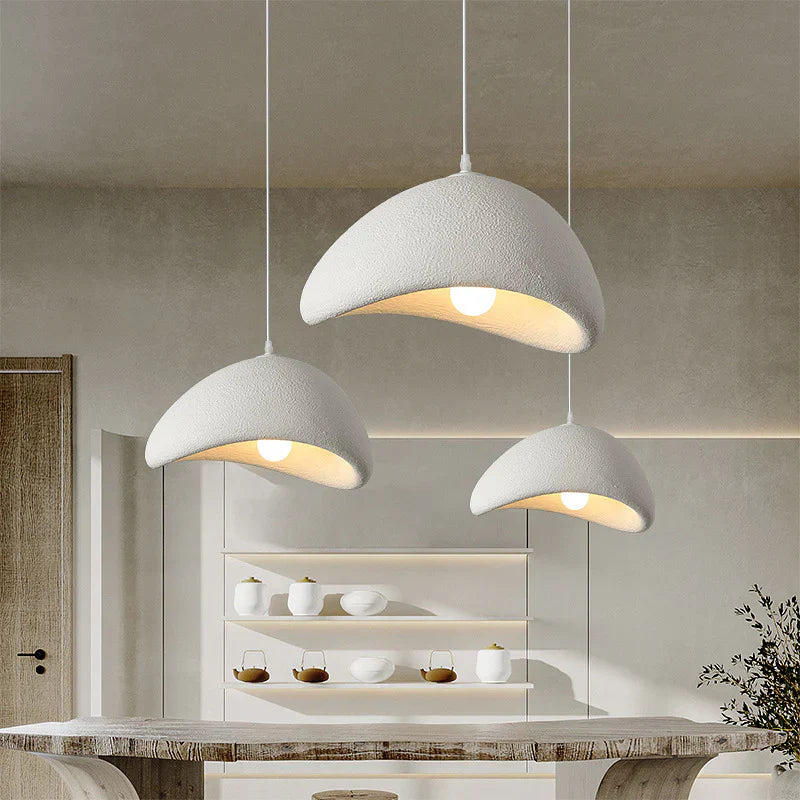 Kitchen island pendant lights coordinating with modern home decor style