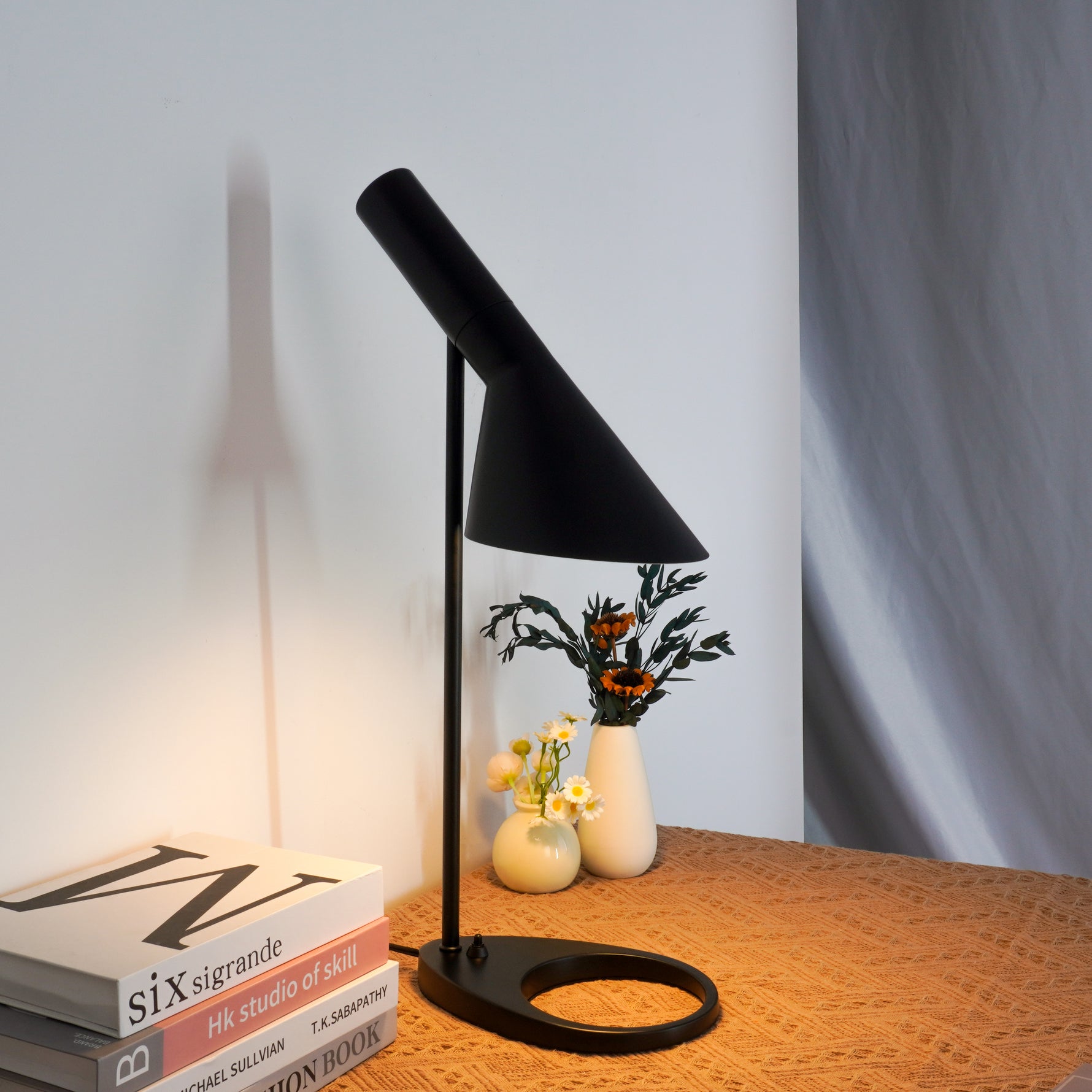 AJ_Table_Lamp_34