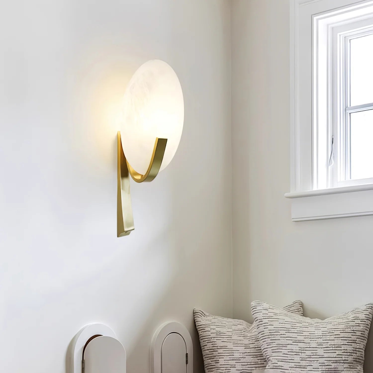 Alice_Alabaster_Wall_Lamp_4