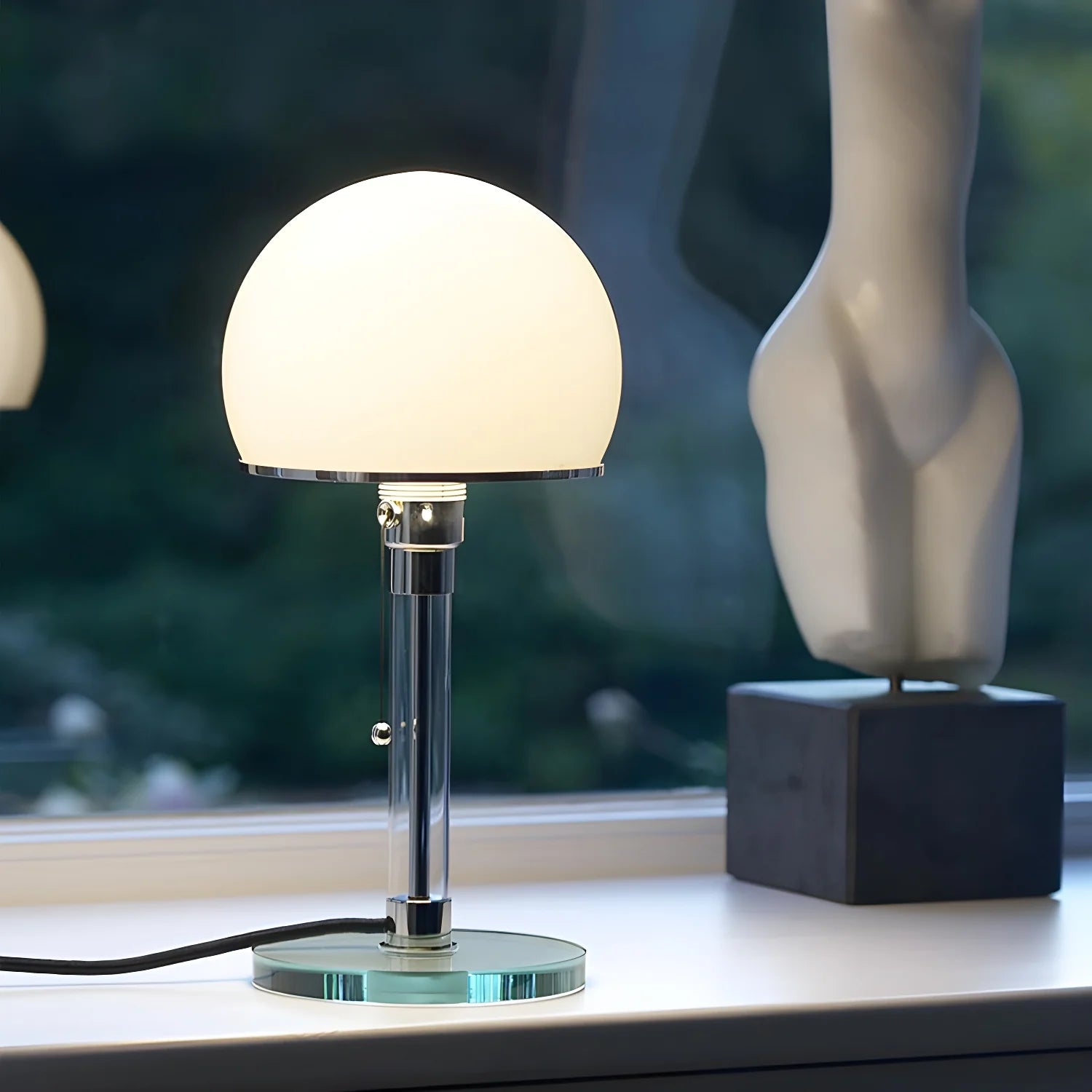 Bauhaus_Global_Table_Lamp_2