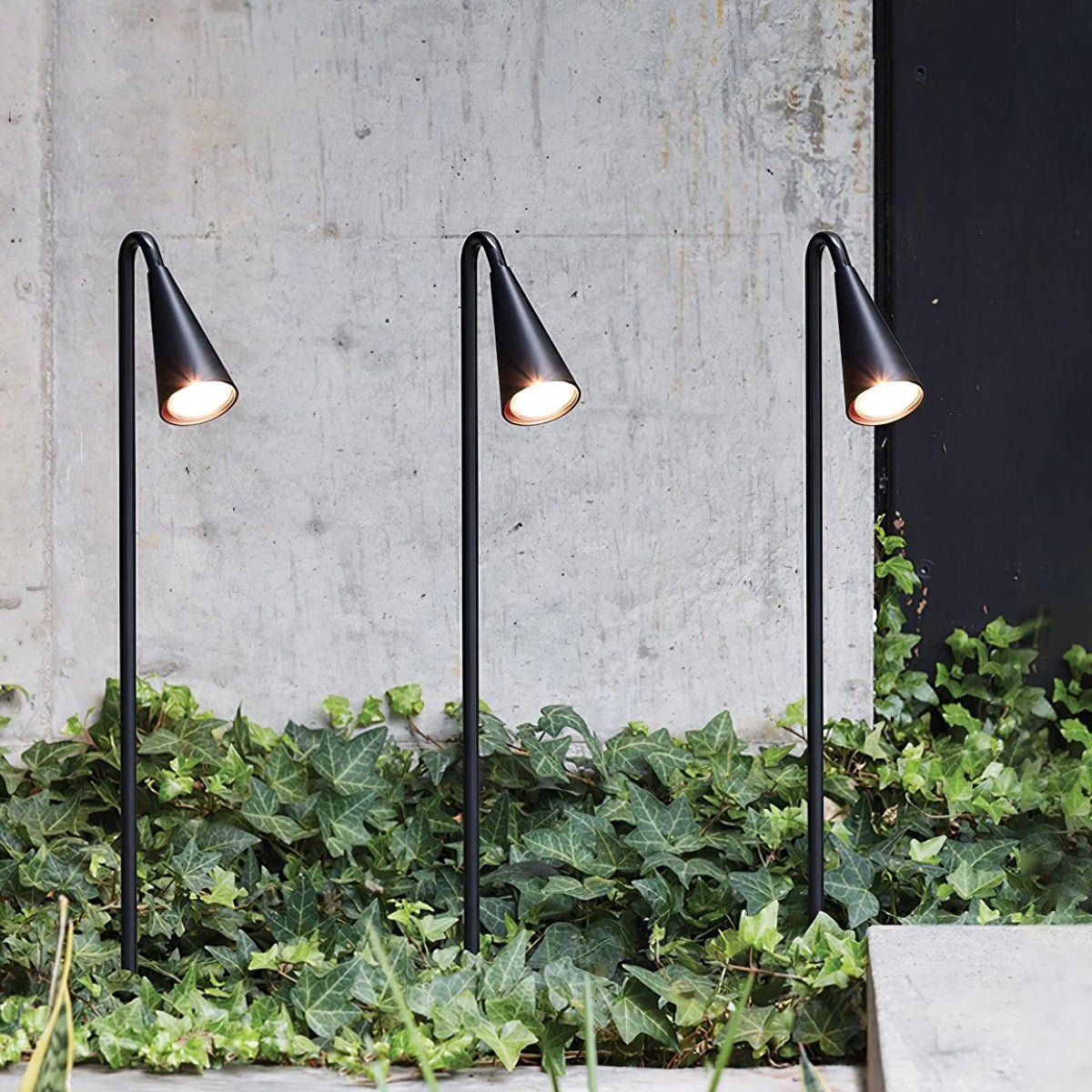 Bellflower_Outdoor_Floor_Lamp_3