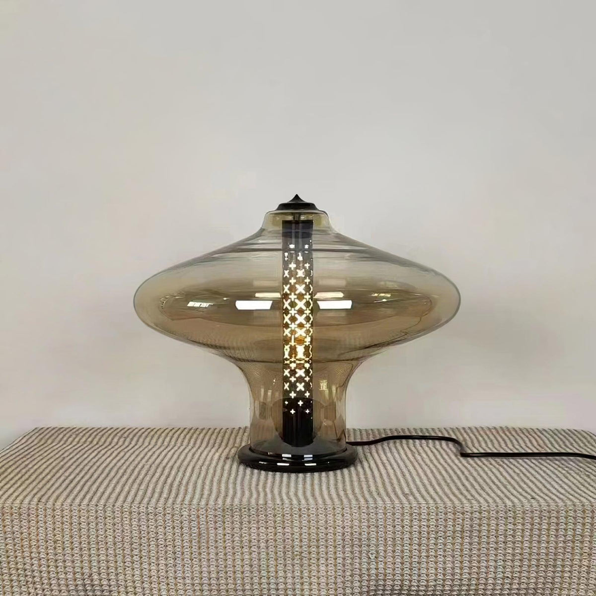 Big_Mouth_Table_Lamp_10