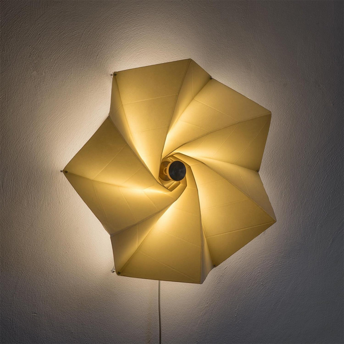 Bloom_Wall_Lamp_2