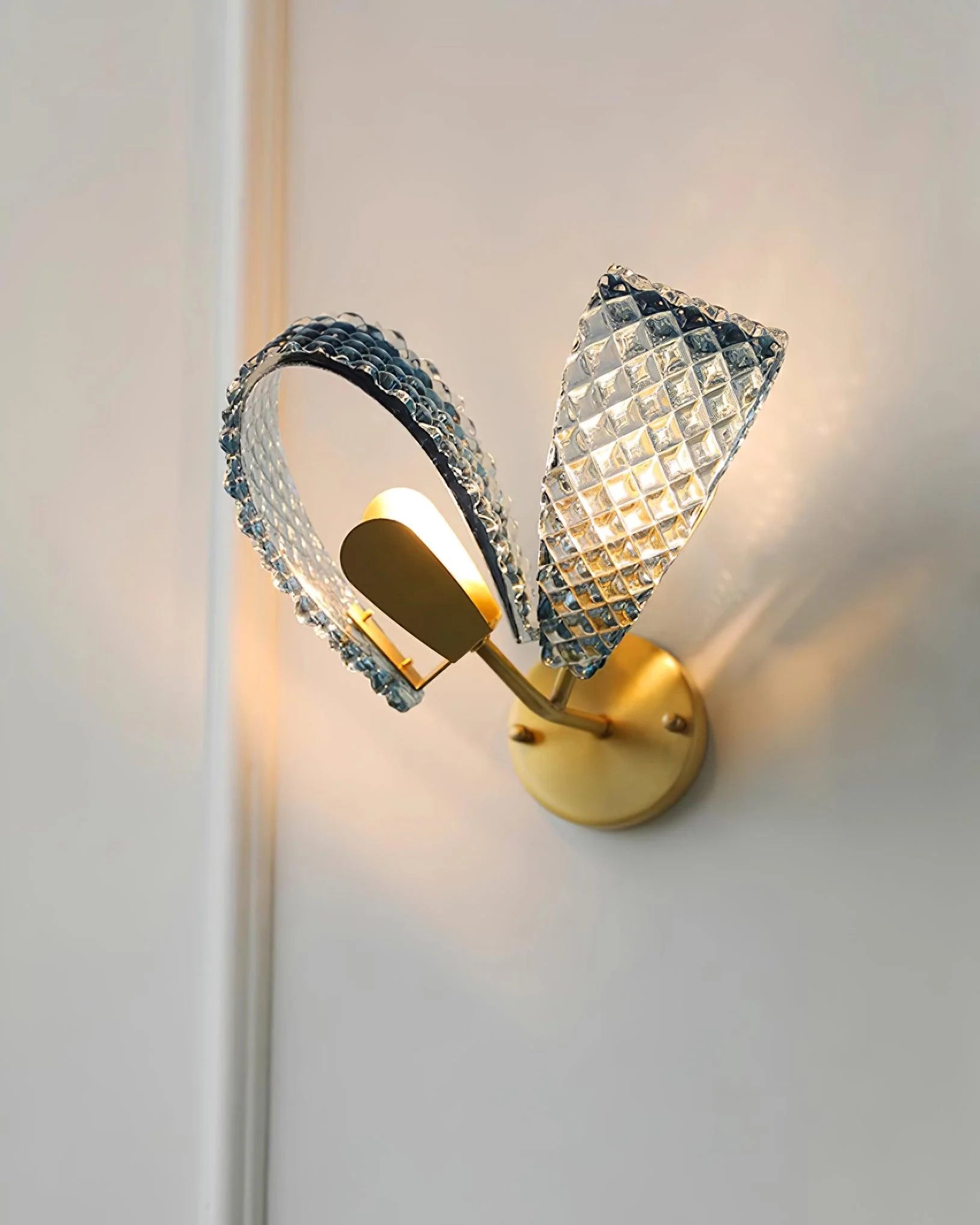 Blue_Ribbon_Wall_Lamp_18