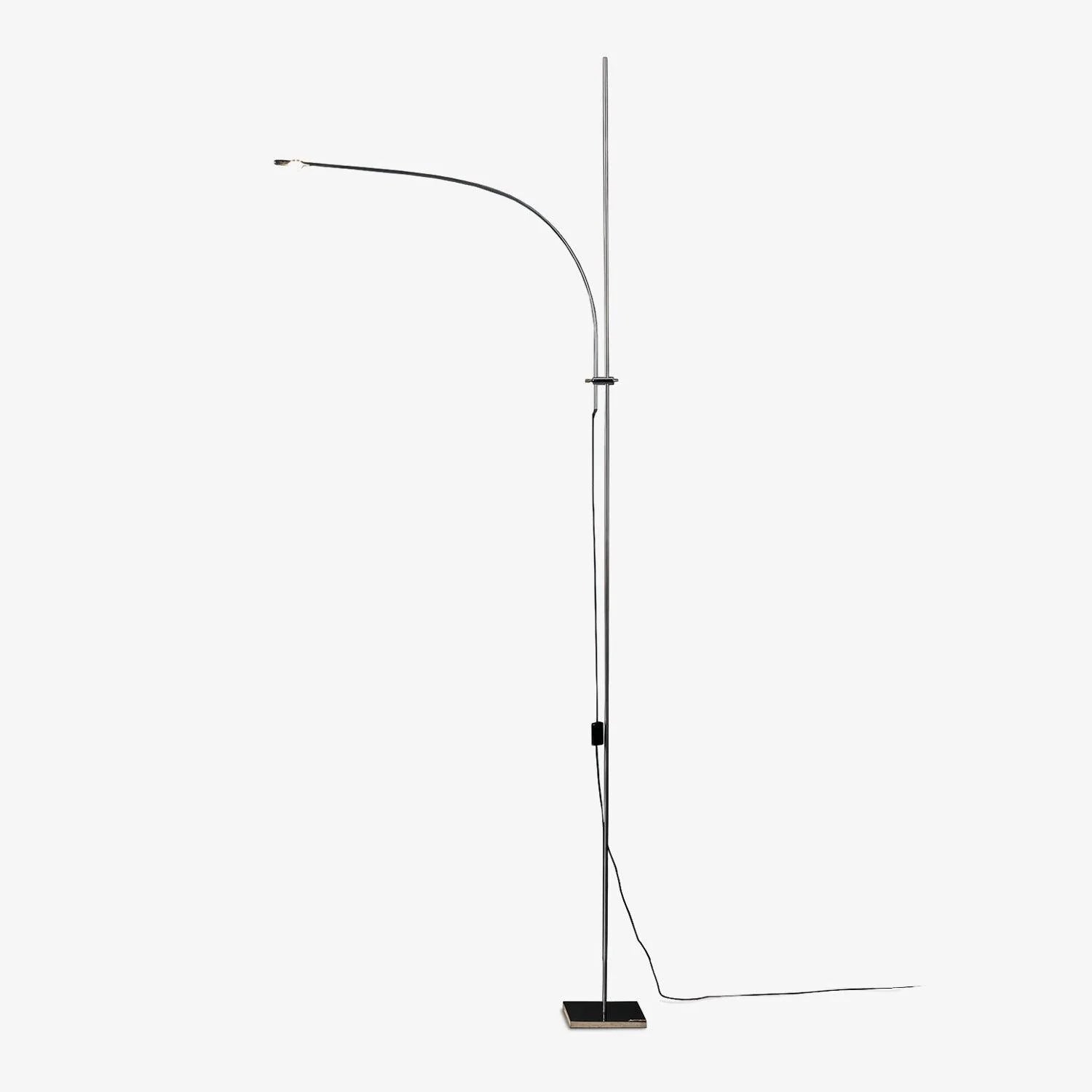 Body_Graceful_Floor_Lamp_1