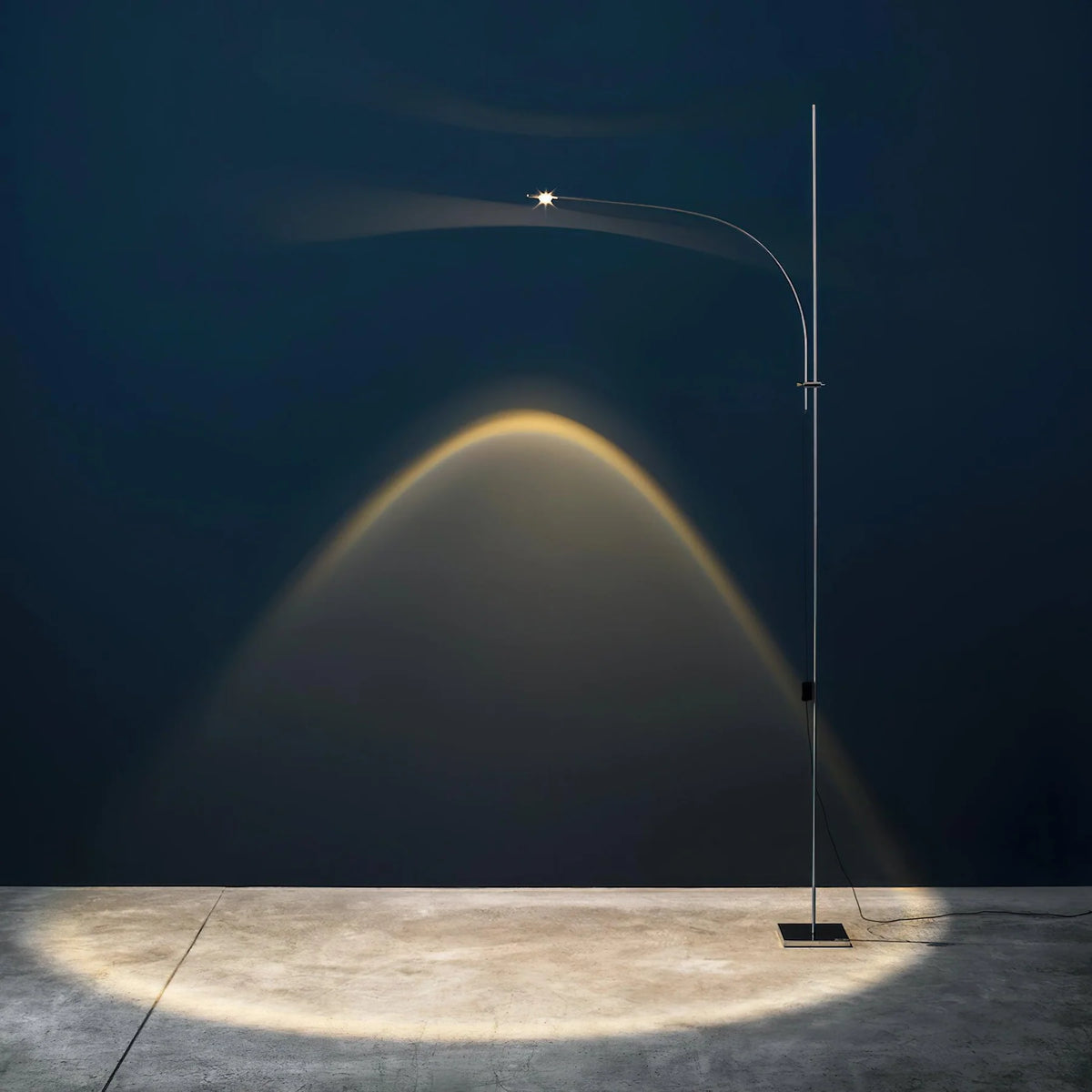 Body_Graceful_Floor_Lamp_3