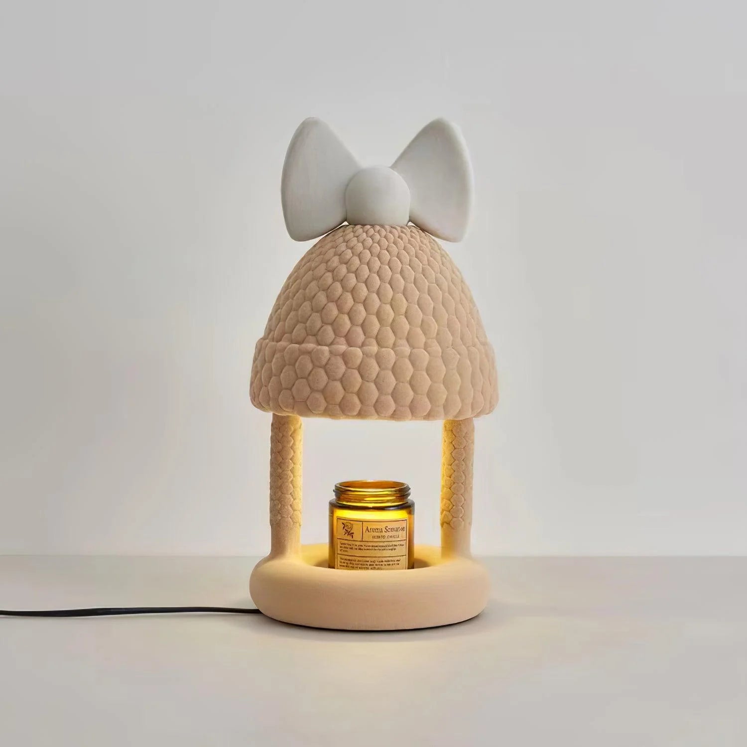 Bow Hat Table Lamp 3