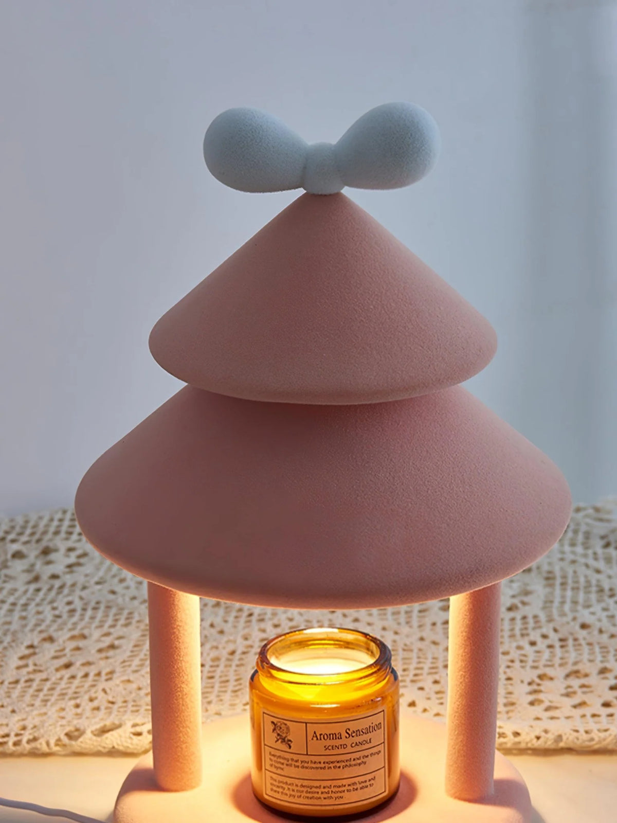 Bow_Tie_Cone_Table_Lamp_12