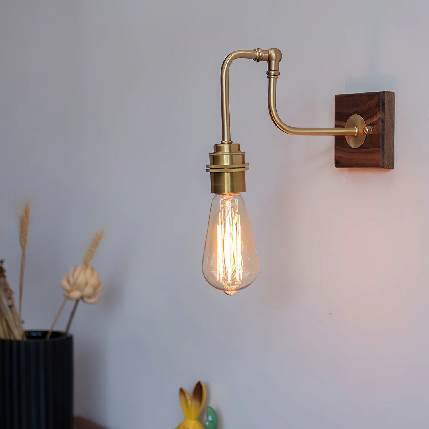 Calin_Brass_Wall_Light_2