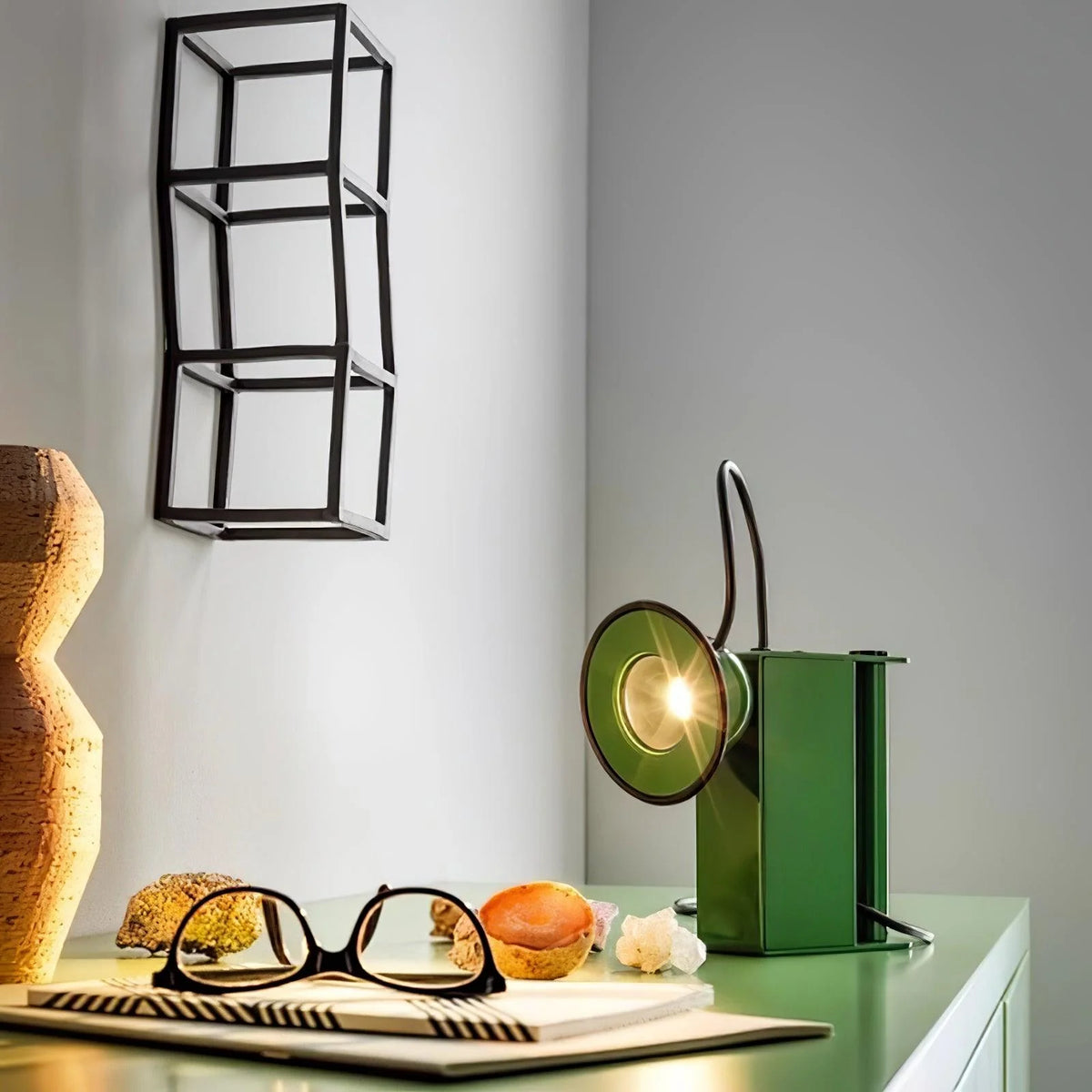 Camera_Table_Lamp_2