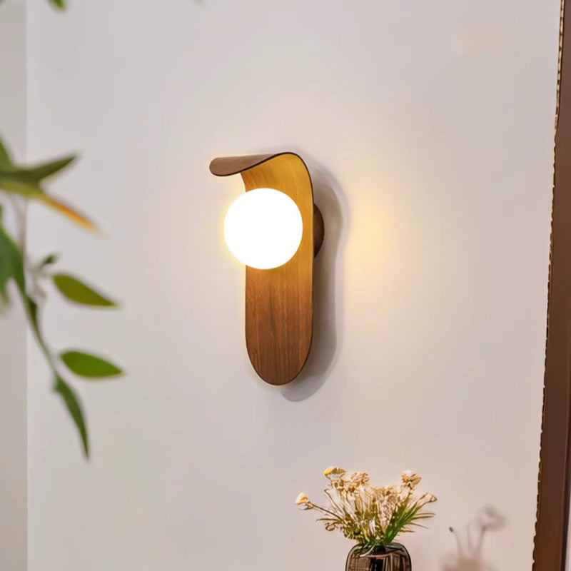 Carlyle_Wood_Wall_Lamp_2