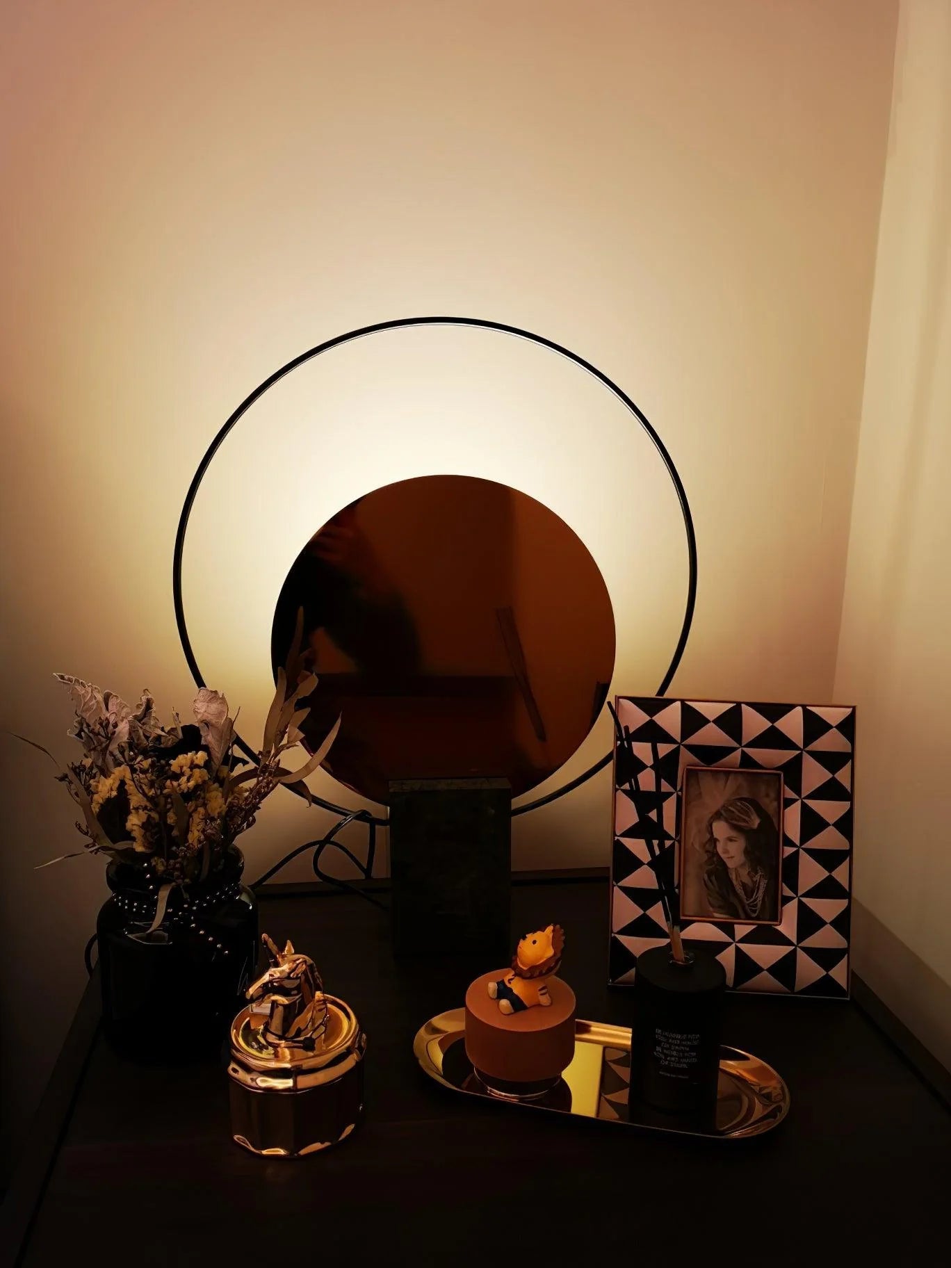 Circle Table Lamp 9