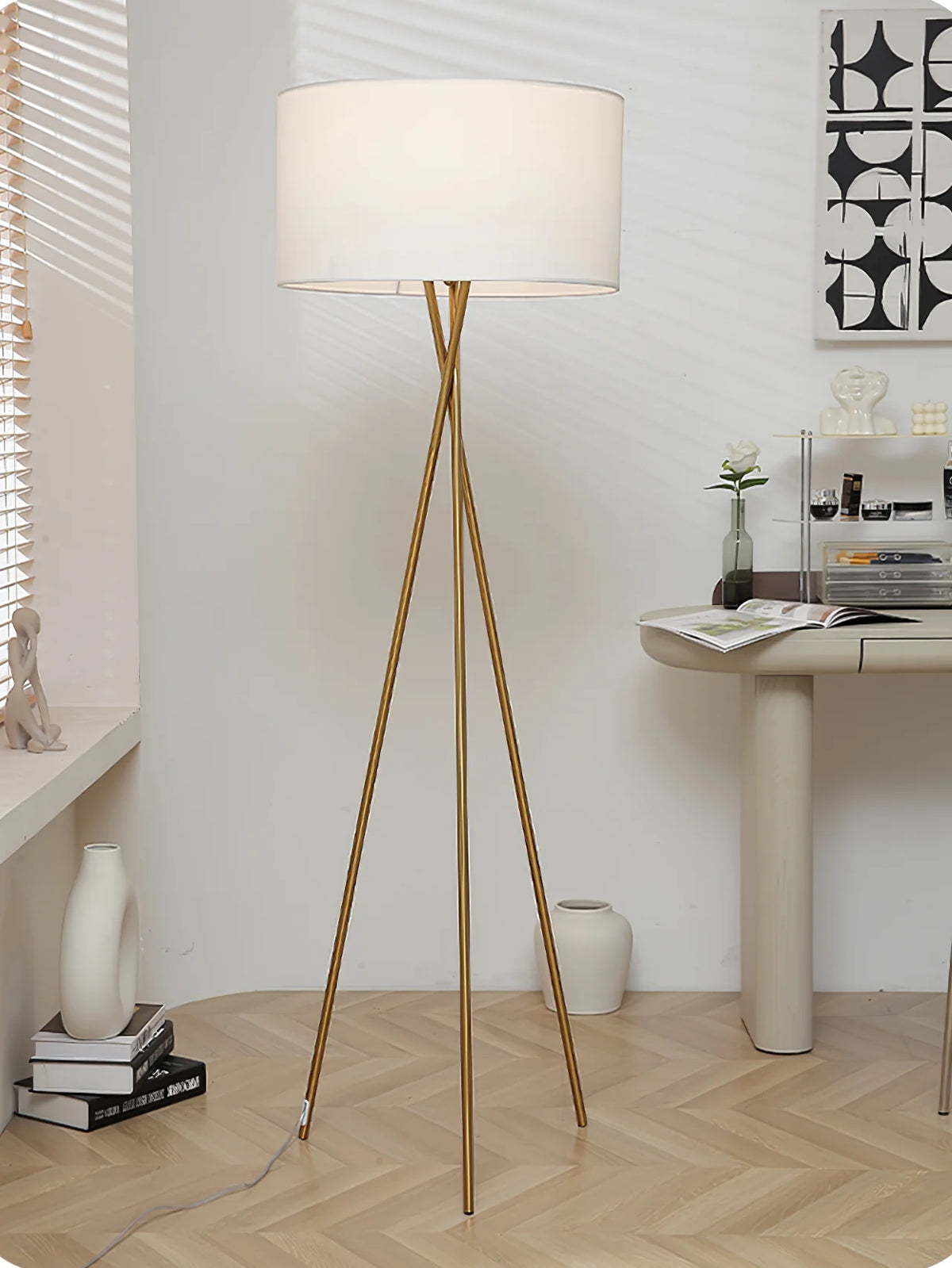 Clara_Tripod_Floor_Lamp_11