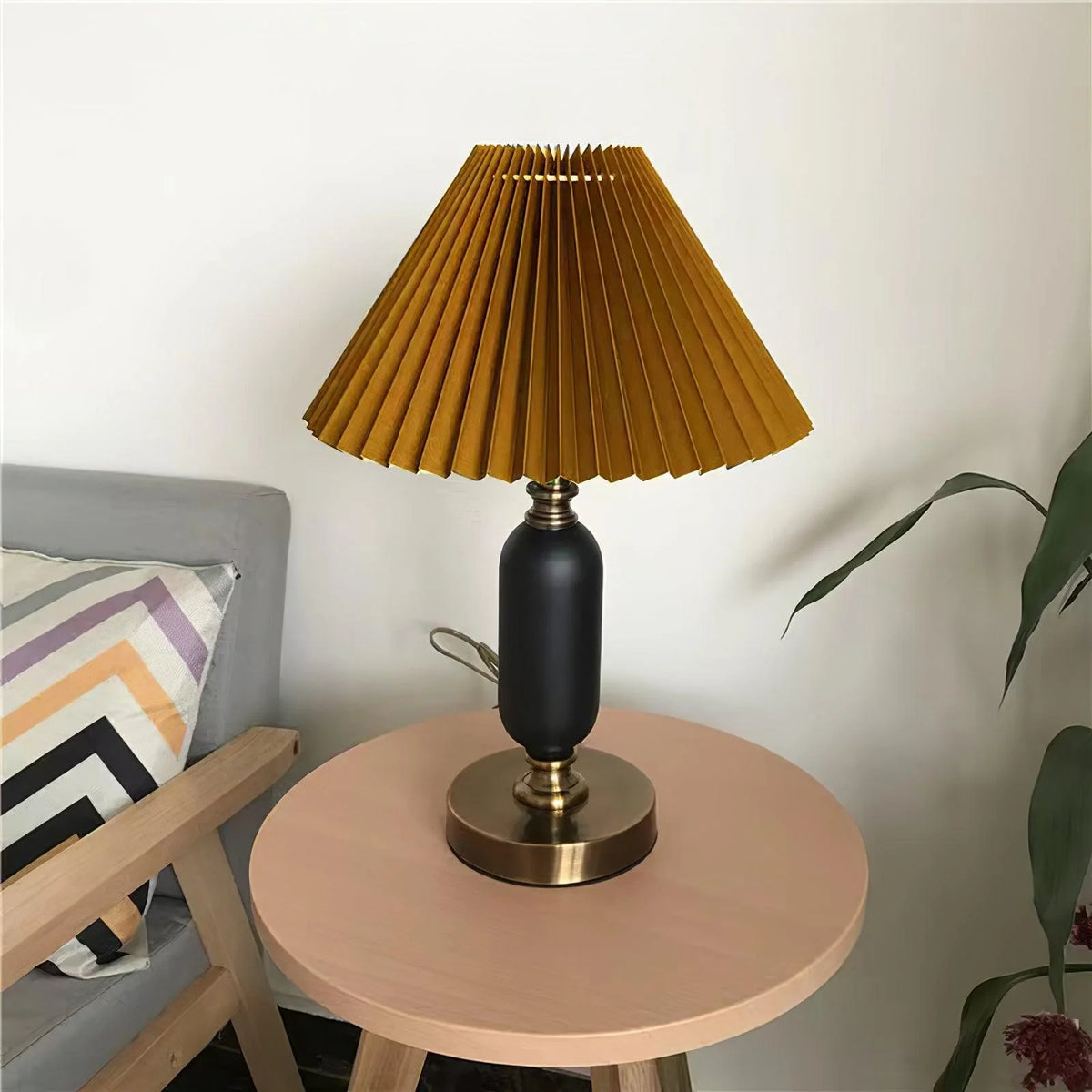 Classic Pleated Table Lamp 22