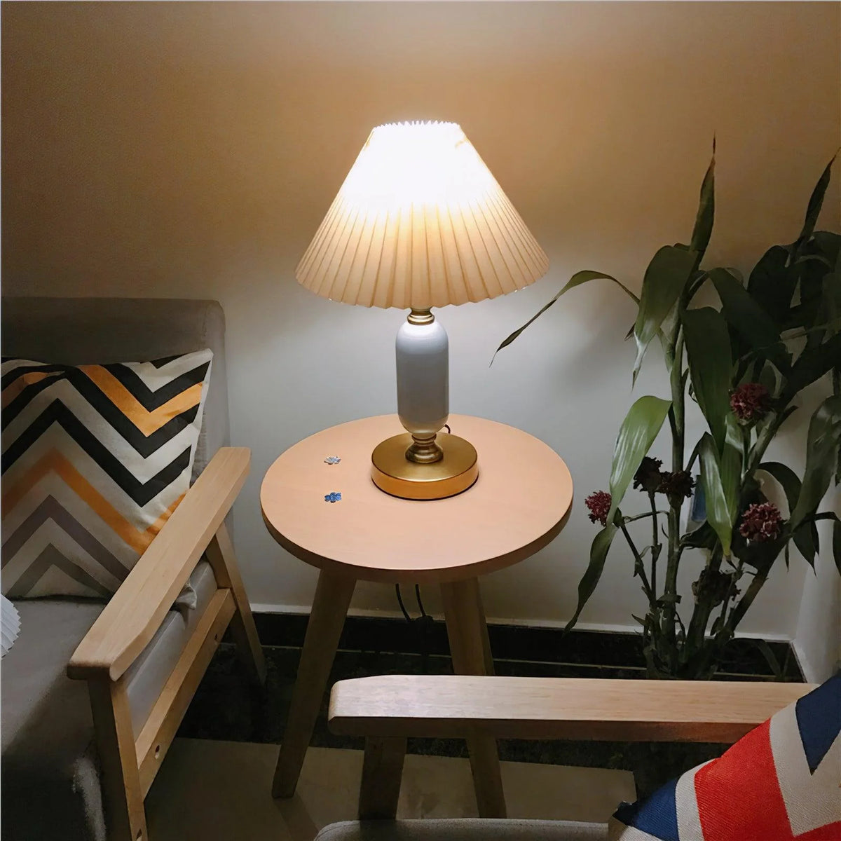 Classic Pleated Table Lamp 3