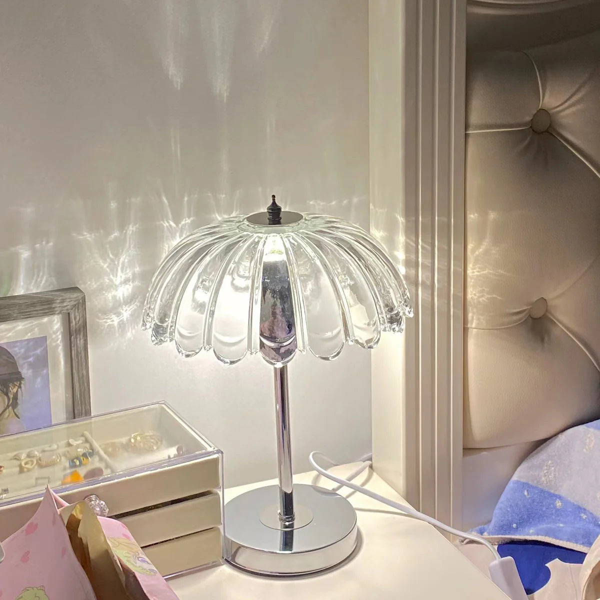 Clear_Lotus_Table_Lamp_9