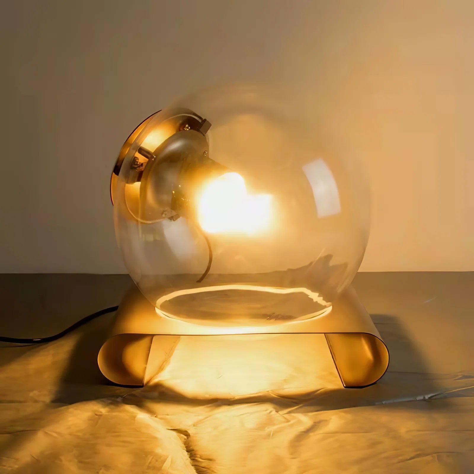 Clear_Spherical_Table_Lamp_4