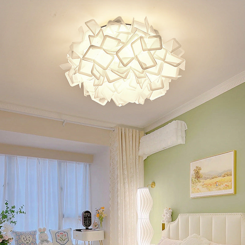 Nighttime lighting effect of the Clizia light, creating a warm and cozy atmosphere.