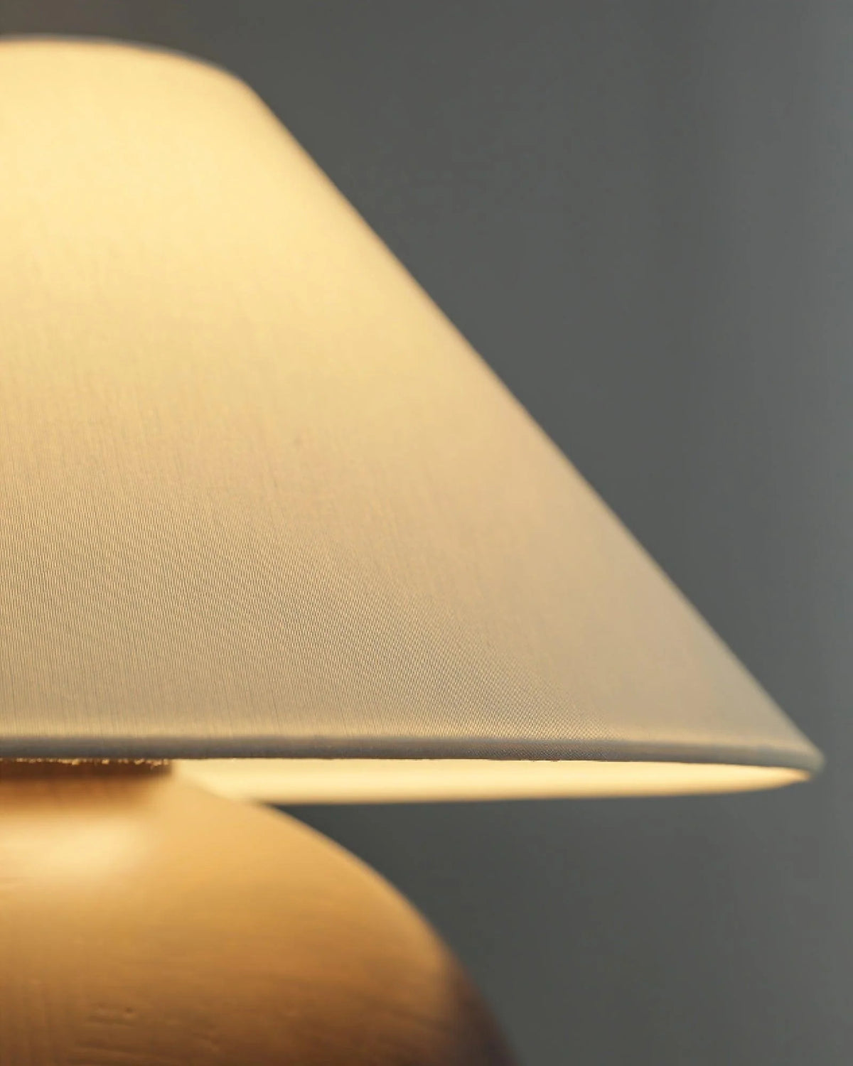 Corner Log Table Lamp 11
